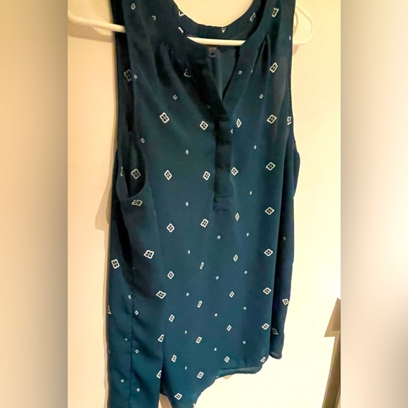 Sleeveless green tank with white diamond pattern. Mix by Hawthorne 41 - Picture 5 of 5